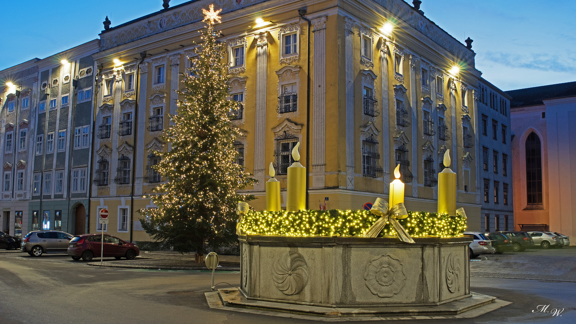 Adventkranz vor dem Rathaus Wels