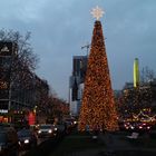 Adventliche Stimmung an der KW-Kirche in Berlin