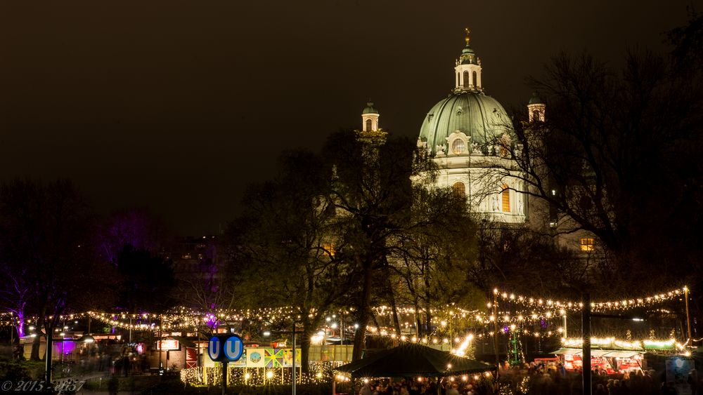 Adventmarkt am Karlsplatz in Wien - 1