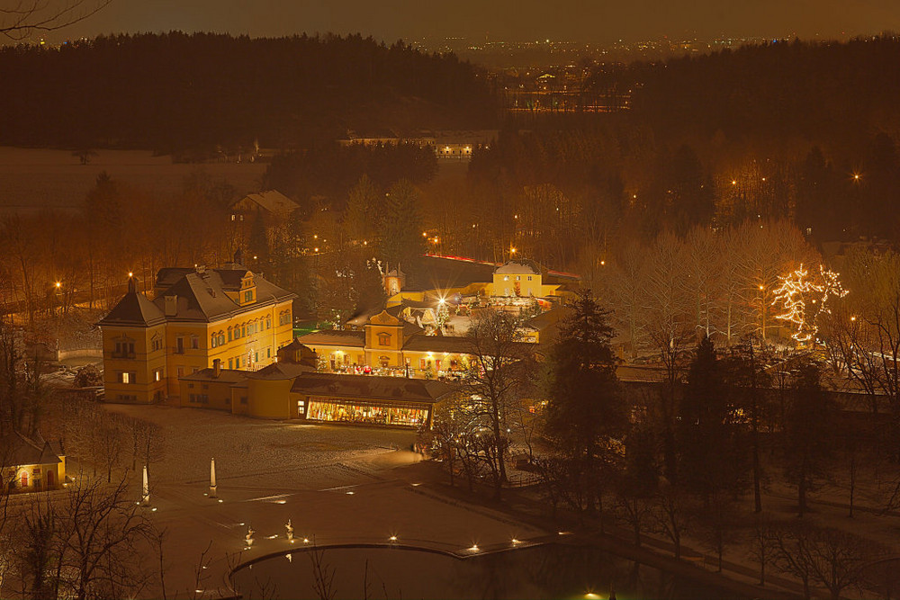 Adventmarkt in Hellbrunn