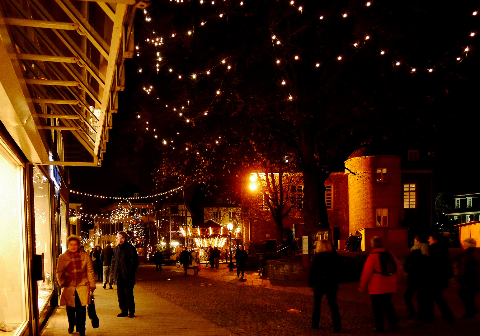 Adventsbeleuchtung in der Stadt;