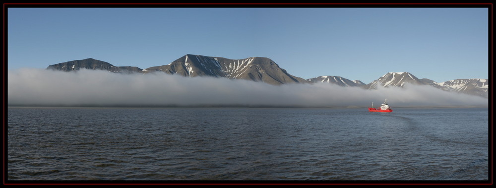 Adventsfjord mit Tankschiff