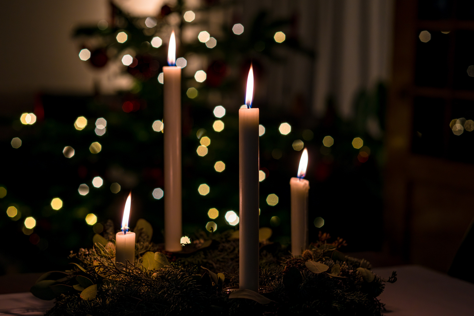 Adventskranz an Weihnachten