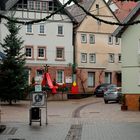 Adventskranz auf einen Brunnen in Kühlsheim
