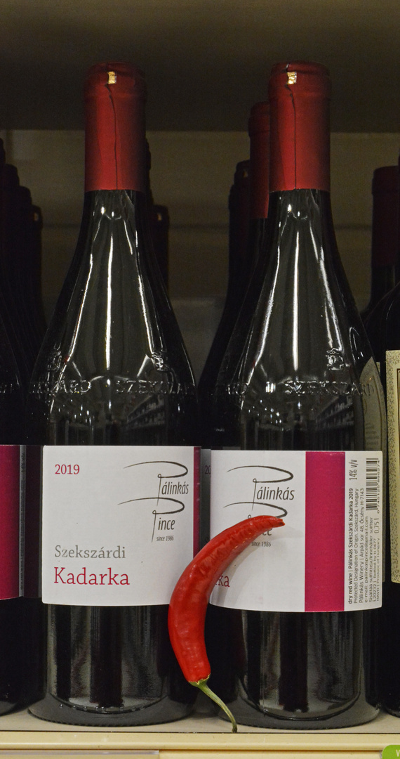 Adventures of a chili pepper in a wine shop