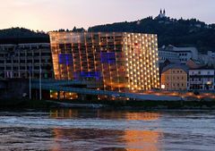 AEC und Pöstlingberg/Linz zur " Blauen Stunde "