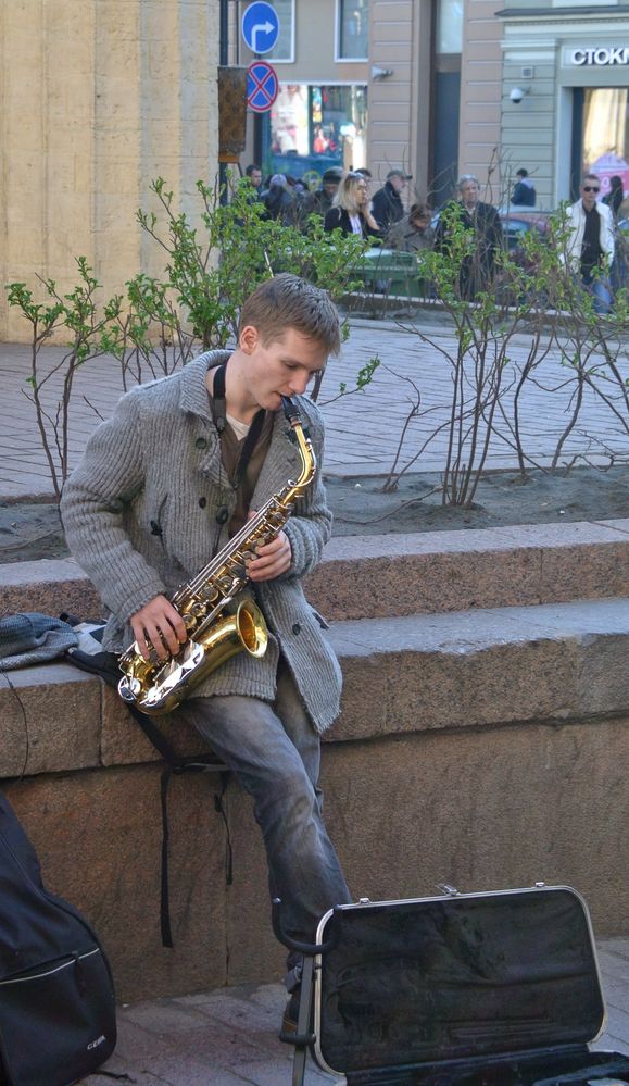 Un homme et le saxophone de IrinaSPB 