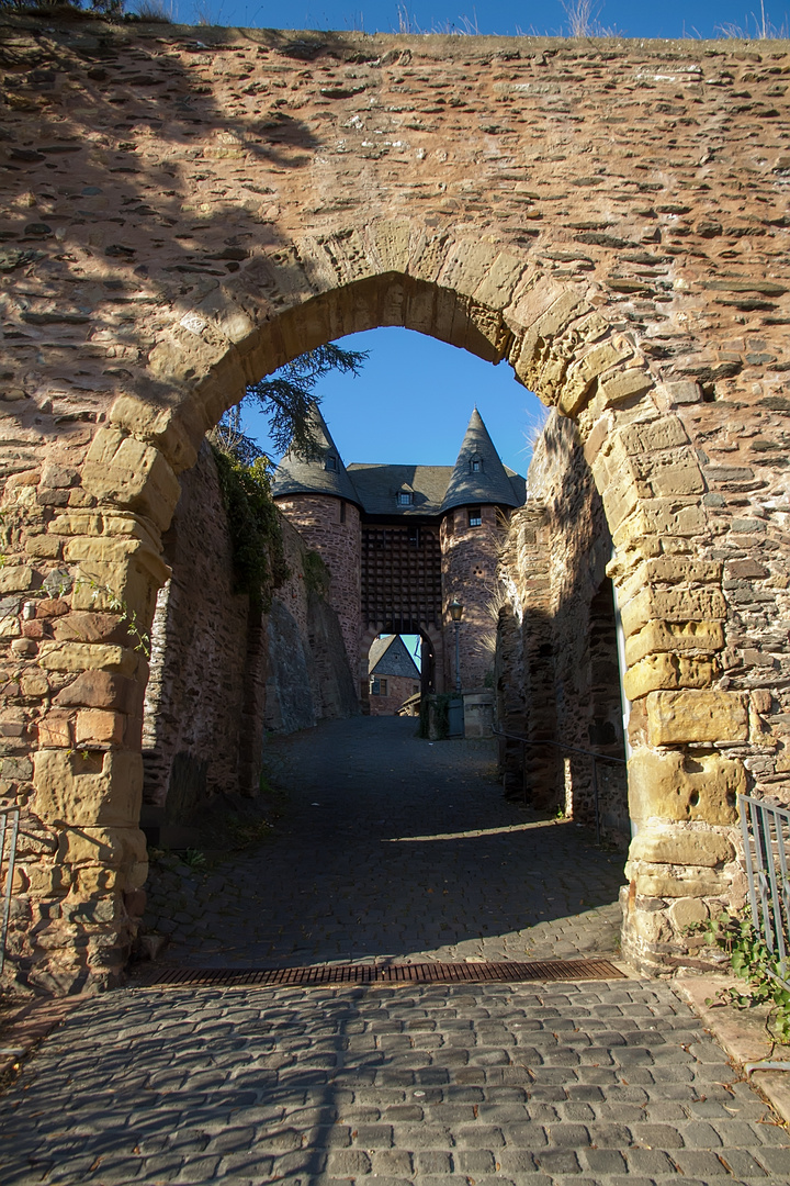 Äisserer Toreingang zur Burg Hengbach
