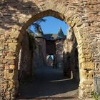 Äisserer Toreingang zur Burg Hengbach