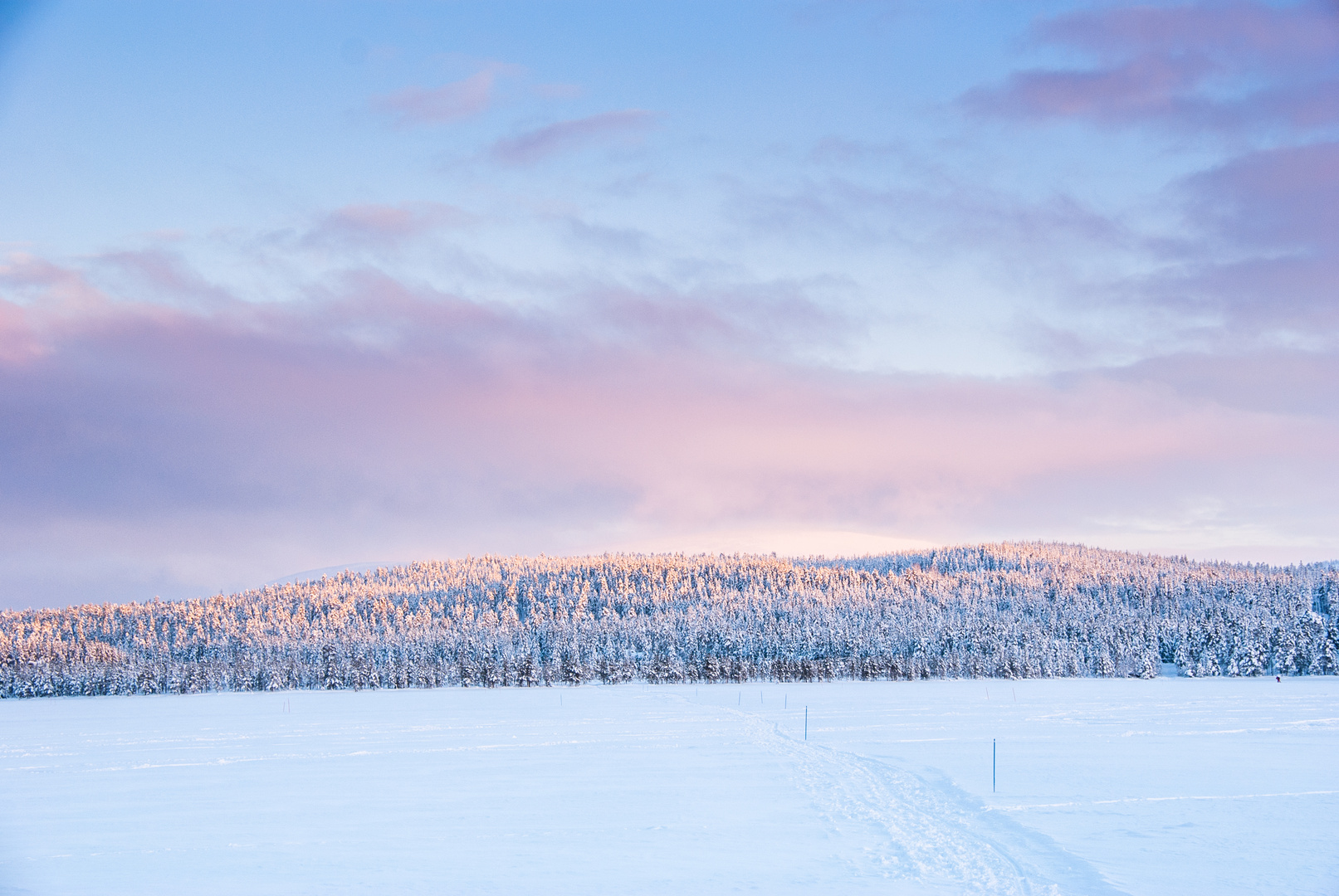 Äkäslompolo der verschneite See