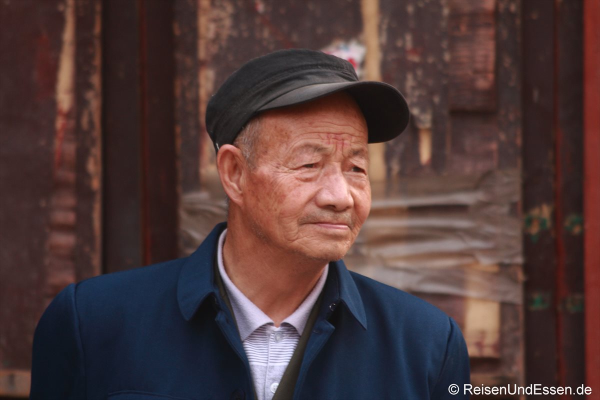 Älterer Mann in der Altstadt von Pingyao