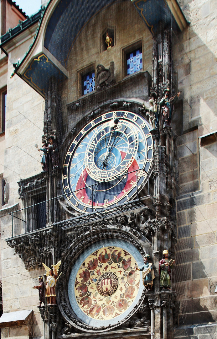 älteste astronomische Uhr 