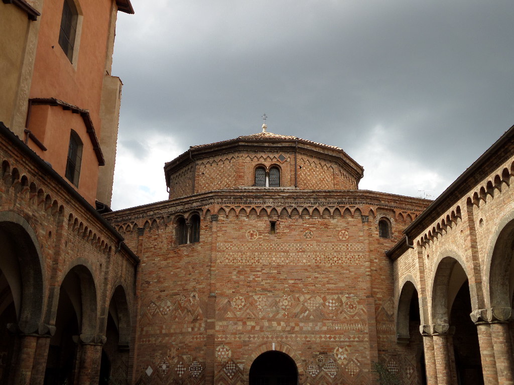 älteste Kirche in Bologna // Basilica di Santo Stefano