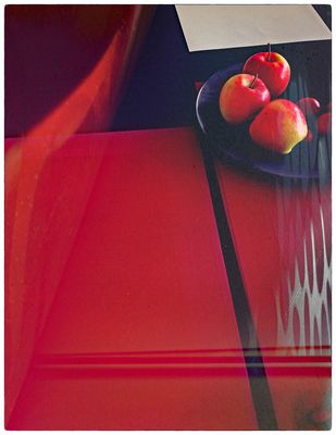 " ÄPFEL AUF DEM TISCH"