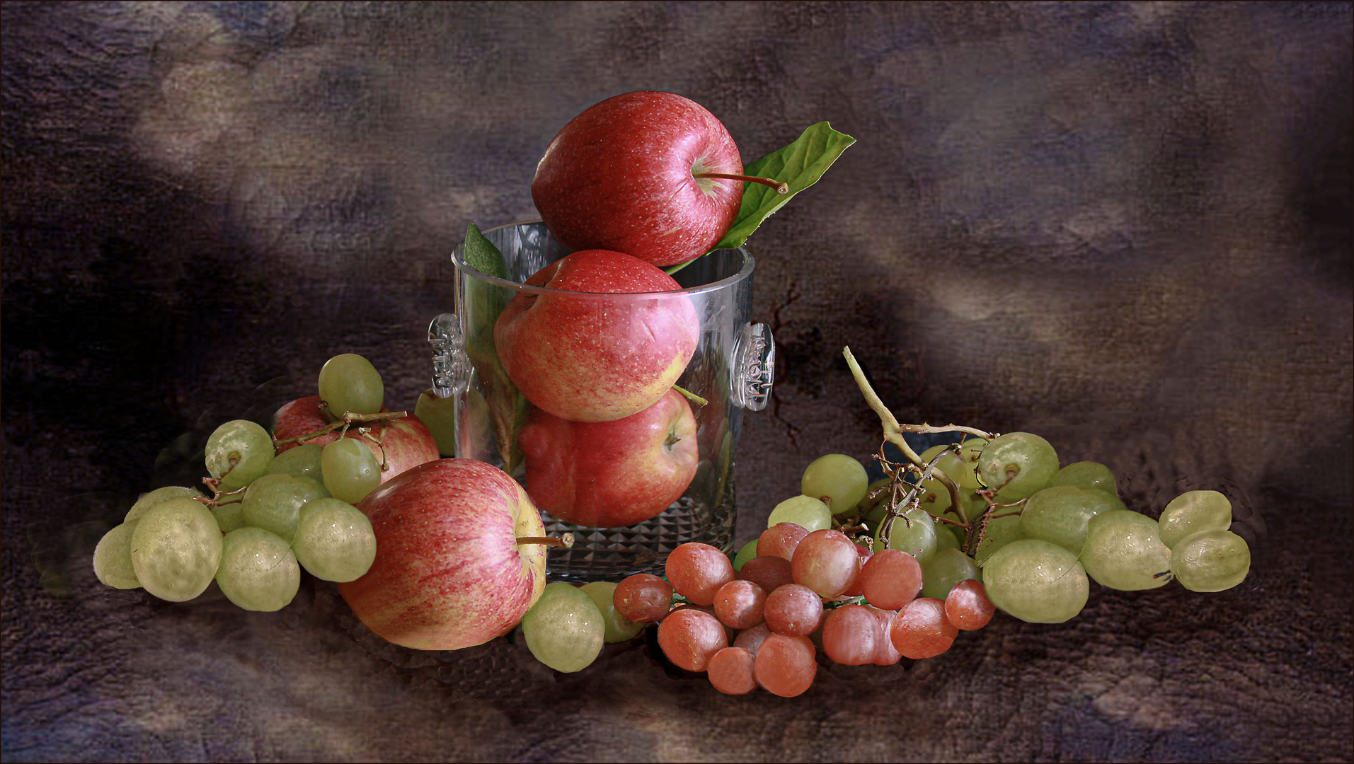 Äpfel und Weintrauben