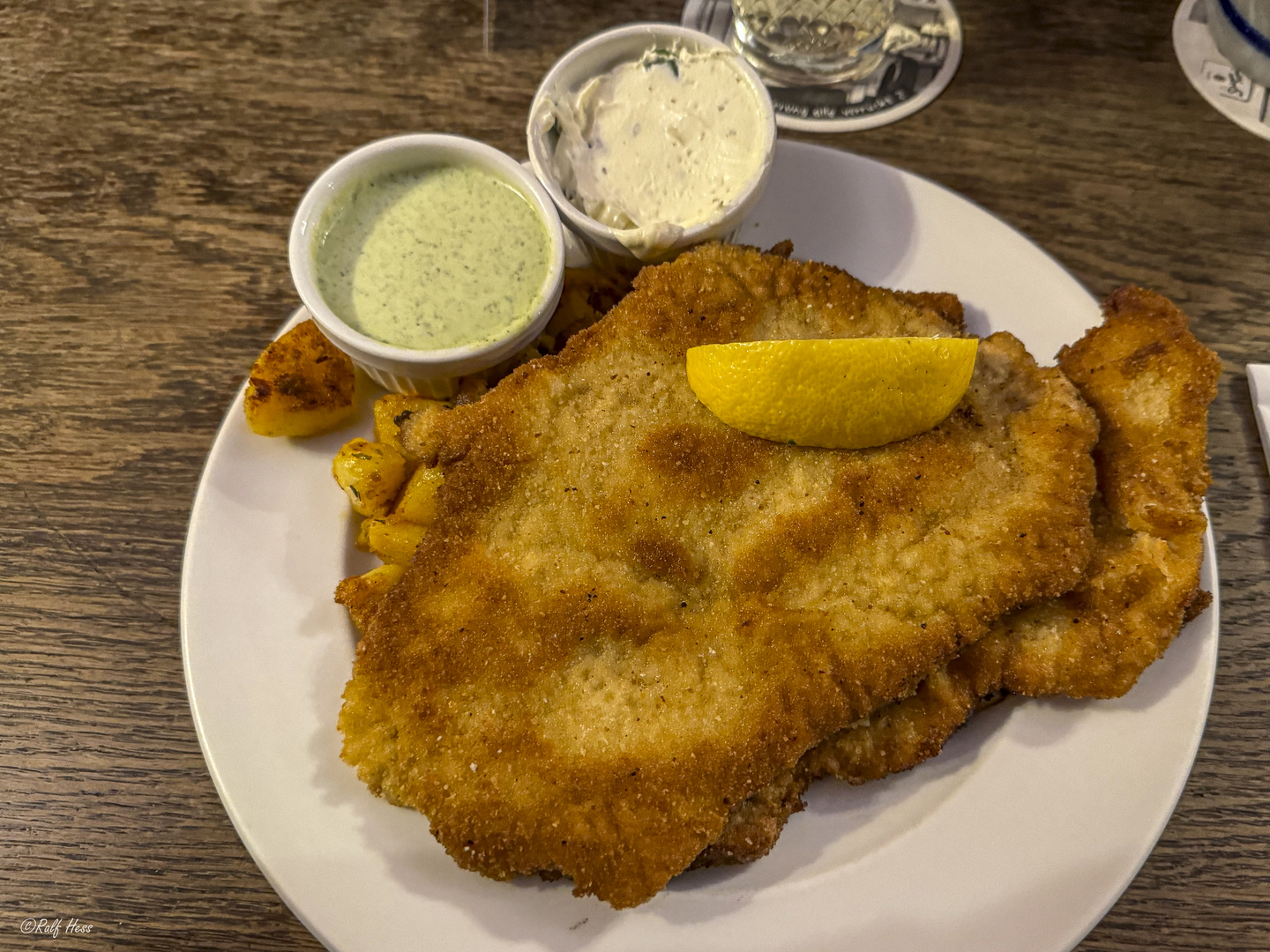 Äppelwoi-Unser - Schnitzel mit Bratkartoffel, grüne Soß