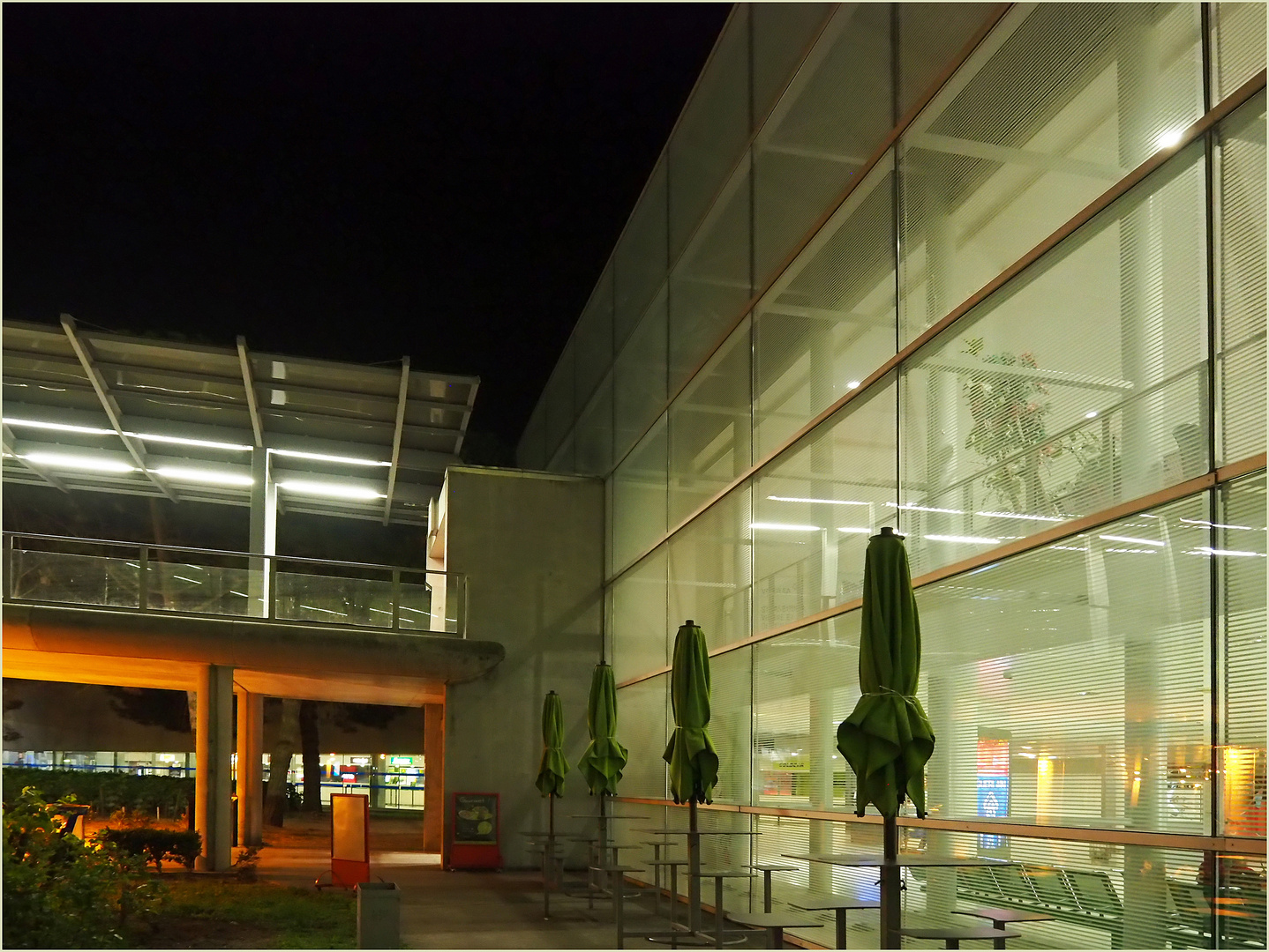 Aéroport de Bordeaux Mérignac la nuit