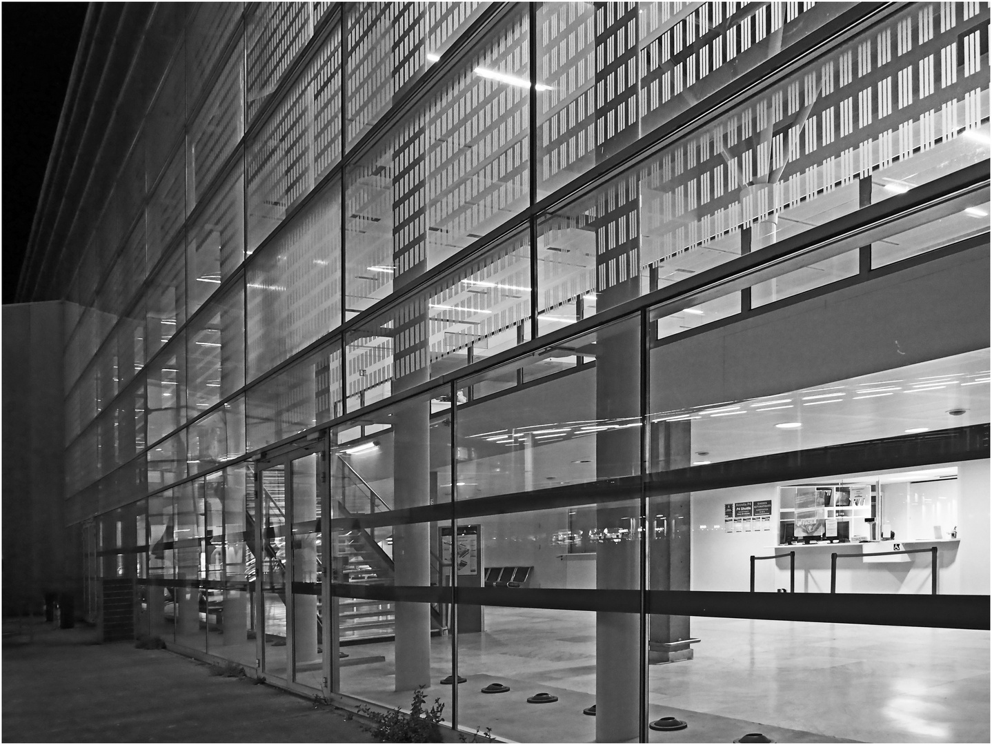 Aéroport de Bordeaux Mérignac la nuit