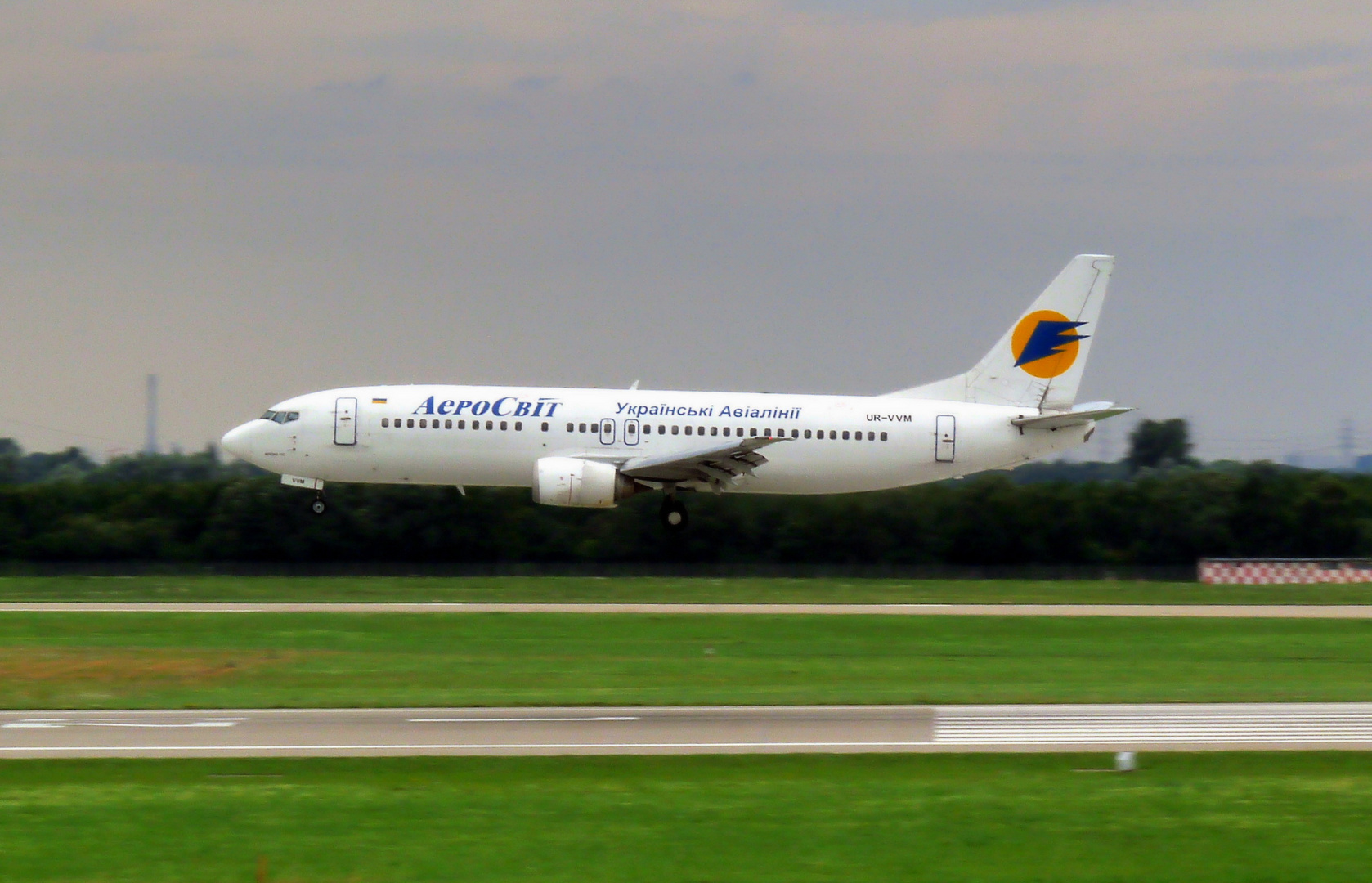 AeroSvit Boeing 737-448