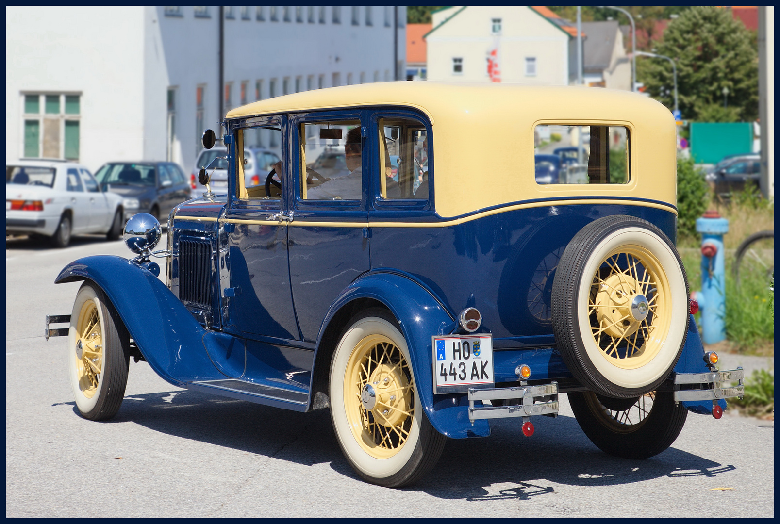 Ästhetik und Glanz vergangener Automobilepochen (3)