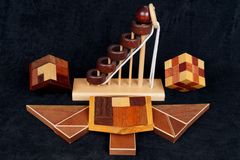 Ästhetische Knobelspiele aus Holz.