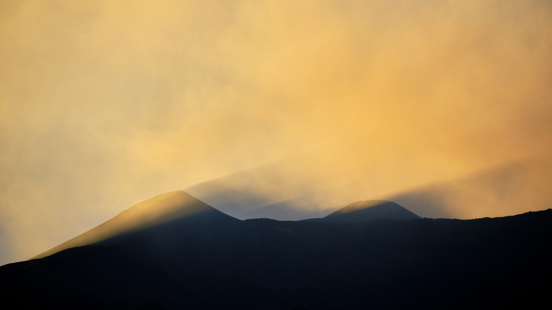 Ätna zur goldenen Stunde