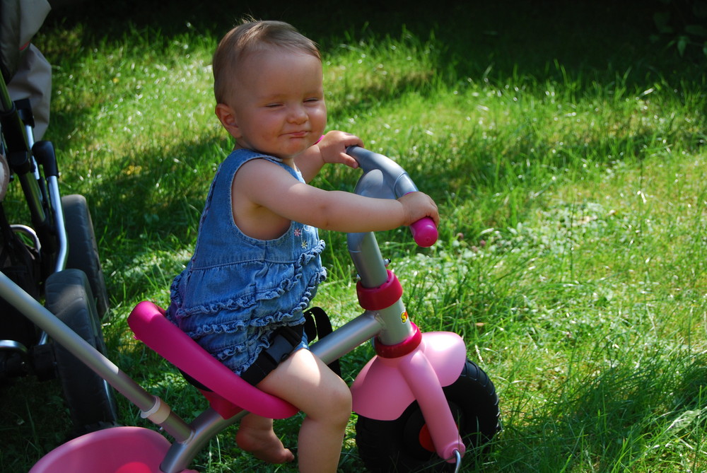 Ätsch, ich darf Dreirad fahren und Du nicht!