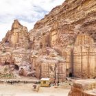 Äußerer Siq und Wadi Musa mit Blick auf das Uneishu Grab