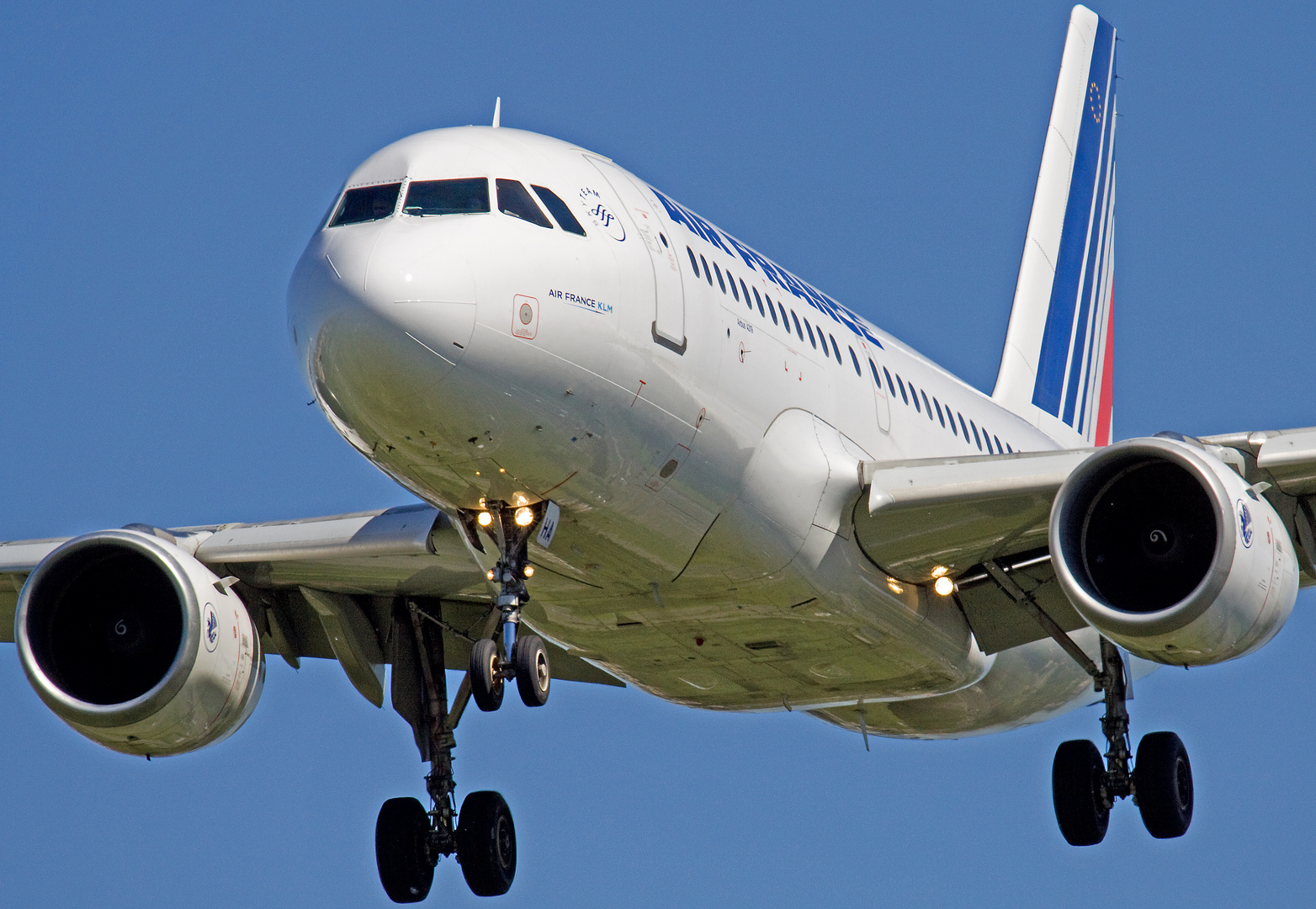 AF Airbus A319 during low approach at toulouse