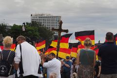 AFD Kundgebung und Gegendemo in Warnemünde (6)