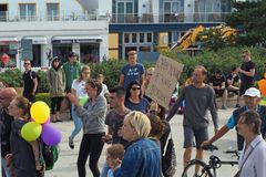 AFD Kundgebung und Gegendemo in Warnemünde (8)