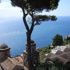 affacciati alla terrazza di Ravello, a Villa Cimbrone