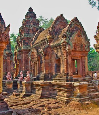 Affentratsch vor dem Tempel