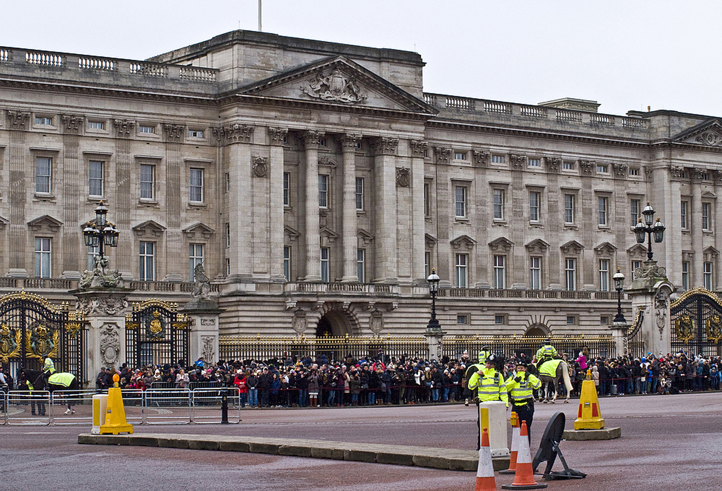 Affluence... !  --  Buckingham Palace  --  Andrang… !