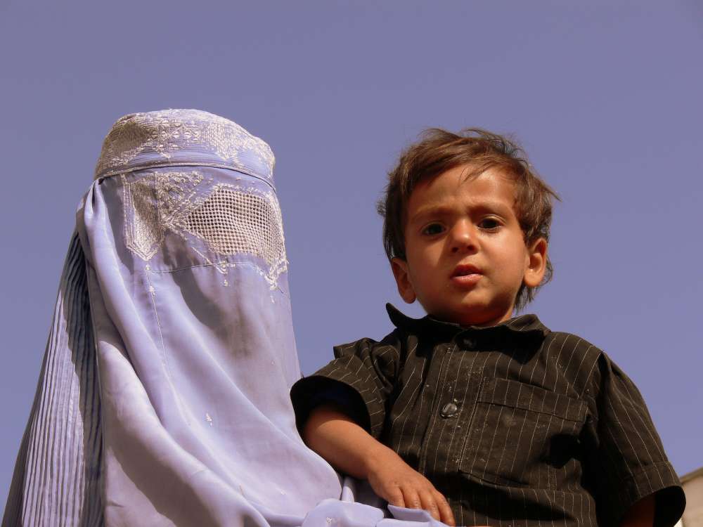 Afghanische Frau und ihr Sohn Foto & Bild erwachsene menschen, kinder