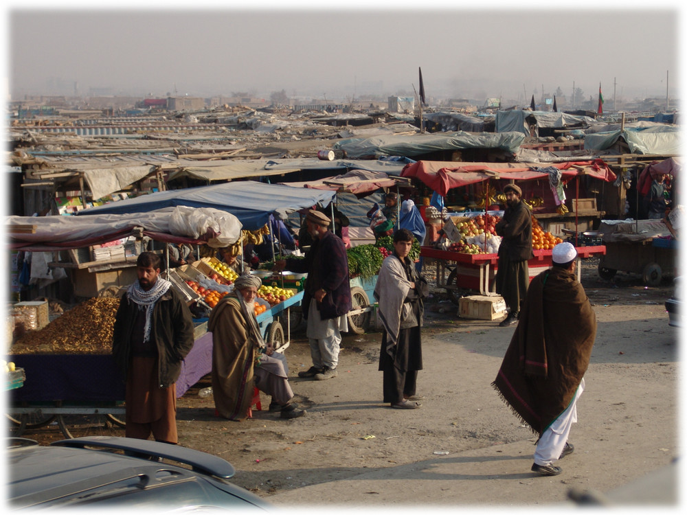 Afghanistan VIII, Markttreiben am Rande Kabuls