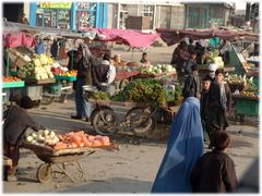 Afghanistan XVII, Gemüsemarkt an der Straße