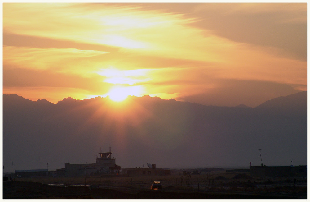 Afghanistan XX, Airport Kunduz, Sonnenaufgang und trotzdem Ende