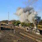 Afrika; Zimbabwe (IV) Ausfahrt Bahnhof Dete