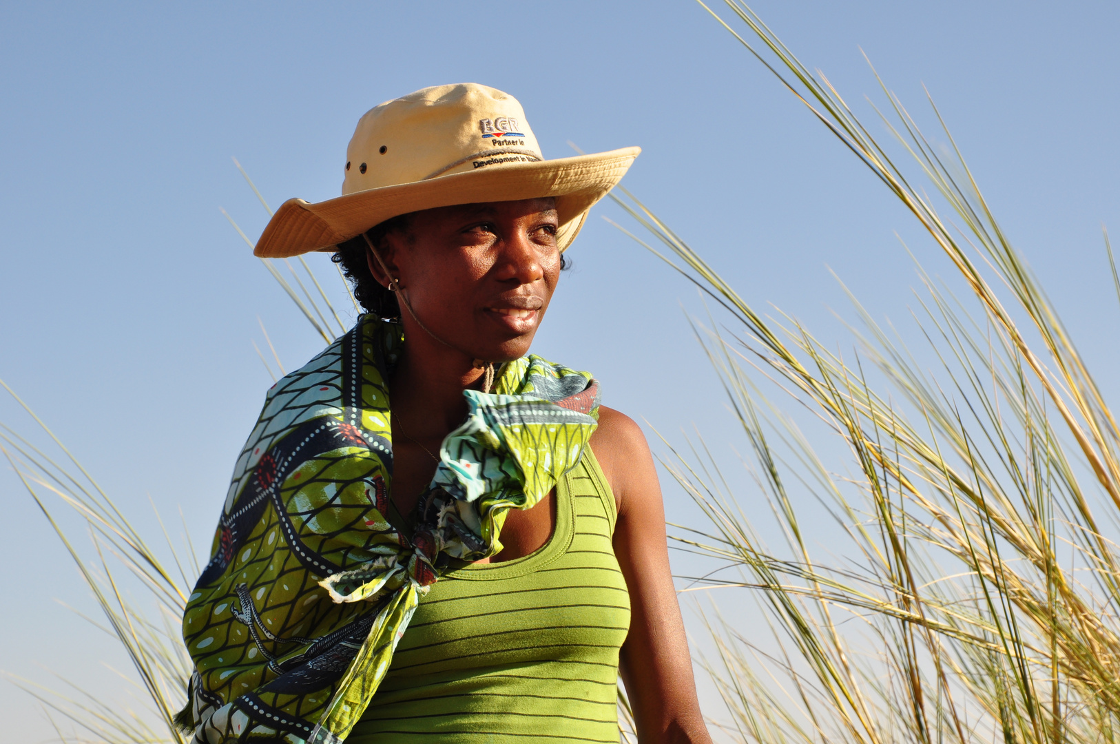 Afrikanische Kollegin in Gobabeb