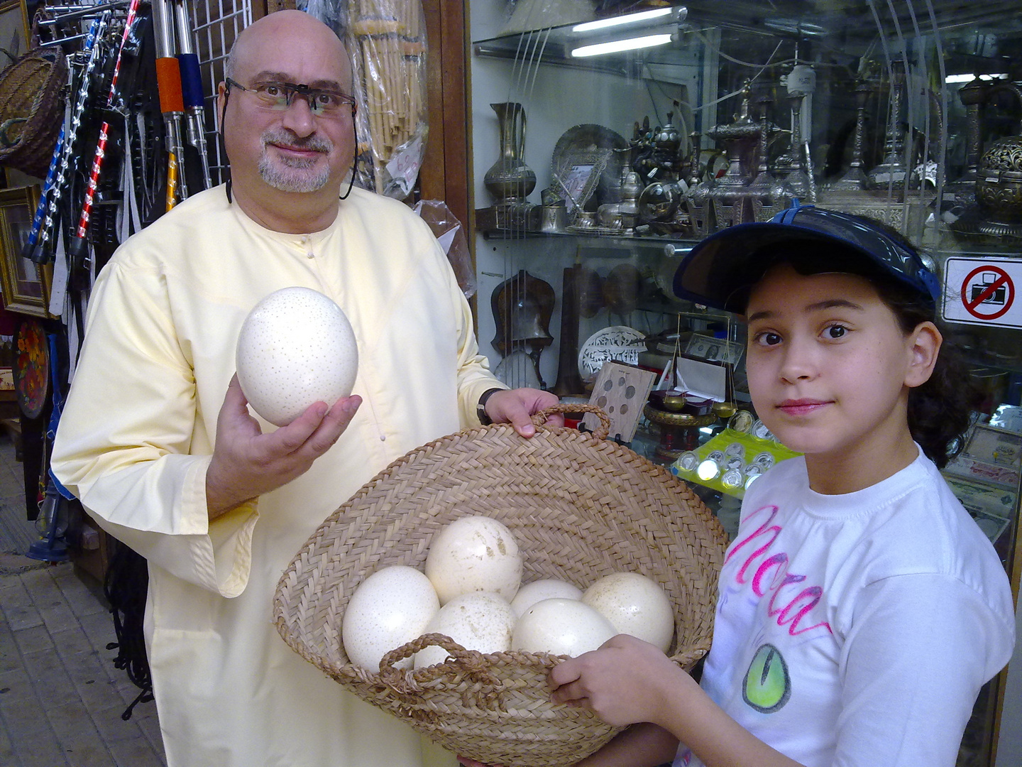 Afrikanische Straußeneier / Ostrich Egg-shell. Souk Al Arsah, Sharjah, Vereinigte Arabische Emirate