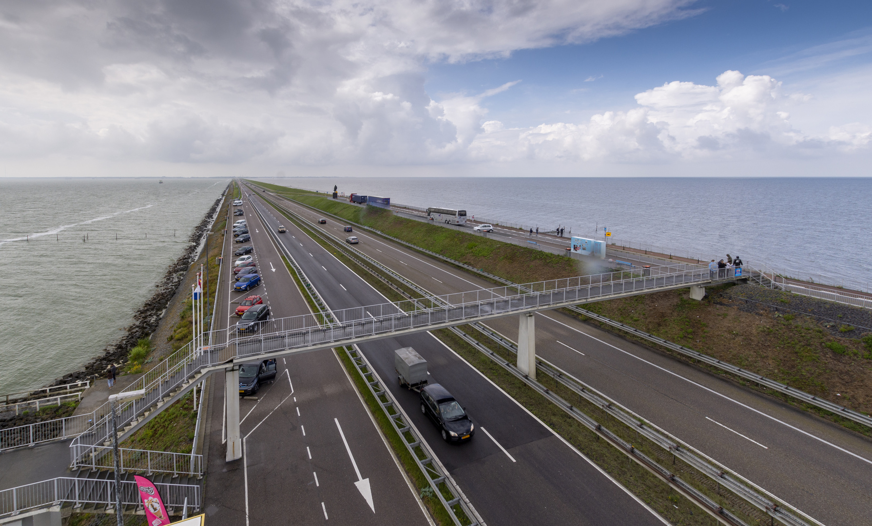 Afsluitdijk - Vlietermonument - Motorway A7 - 08
