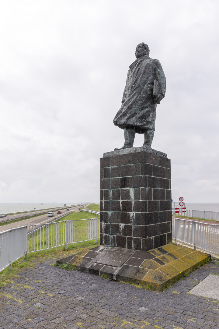 Afsluitdijk - Vlietermonument -Statue Cornelis Lely - 04