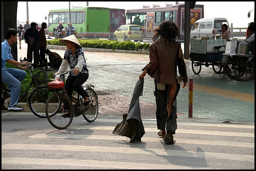 After a long period of einheit Mao Look das verlangen nach new fashion styles is enormous in China..