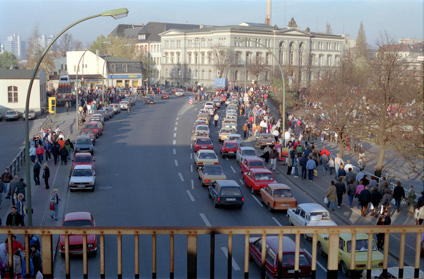 After The Wall - 11. Nov 1989 - Blick vom S-Bahnhof Hauptbahnhof.