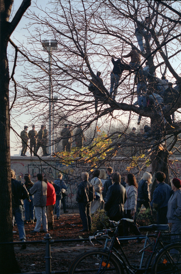 After The Wall - 11. Nov 1989 - Brandenburger Tor 1