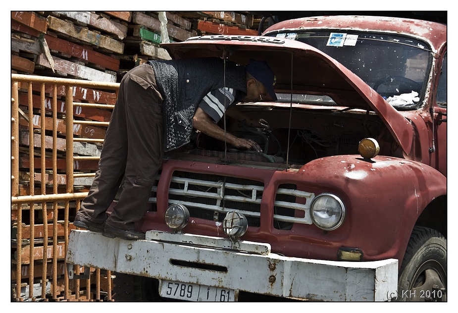 Agadir: Man at work