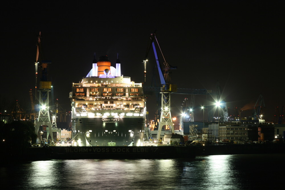 Again Queen Mary 2 in Hamburg