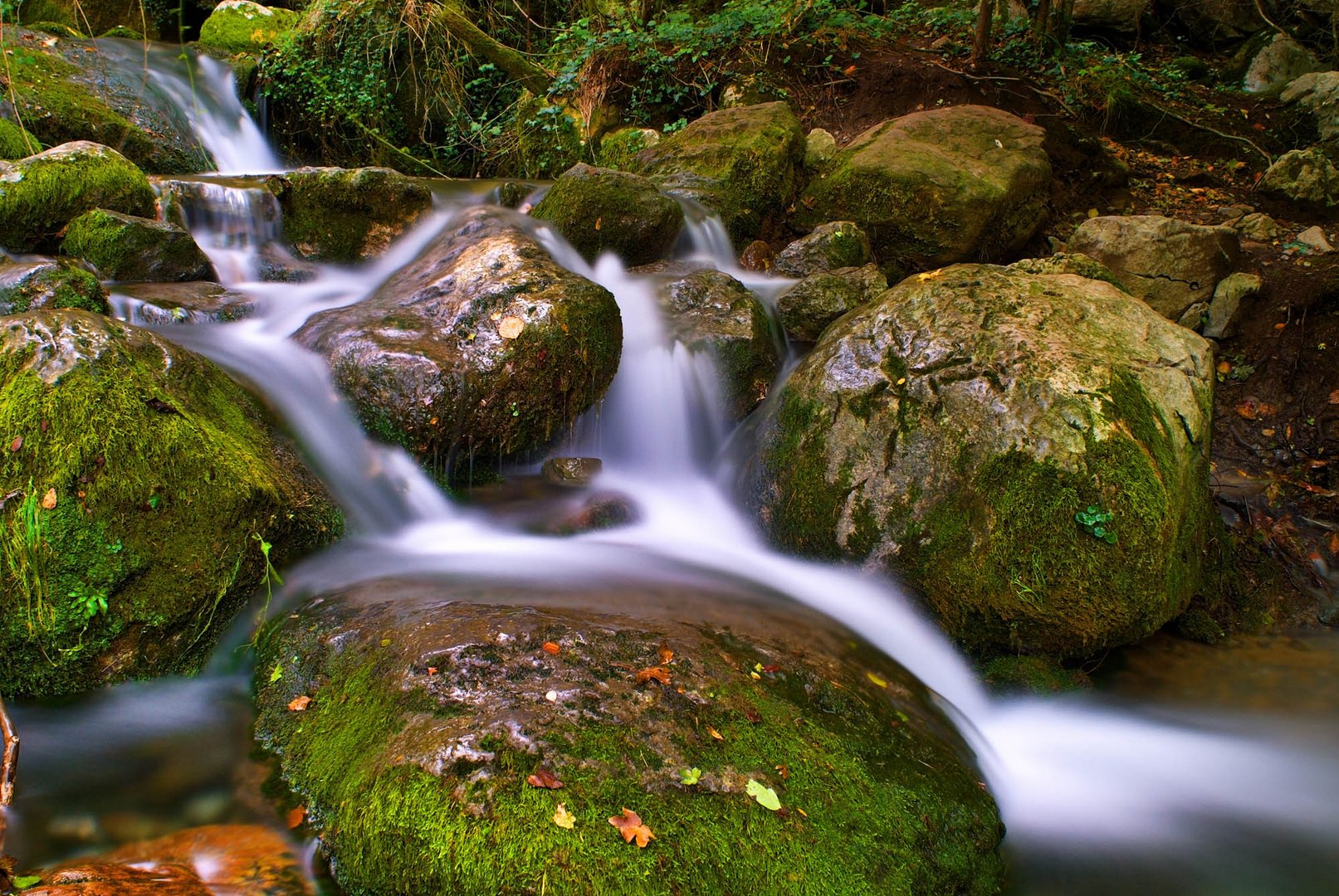 Agua corriente y cristalina