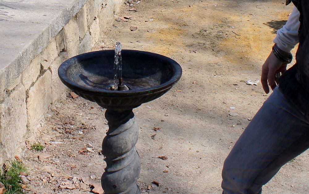 agua que no has de beber,déjala correr...